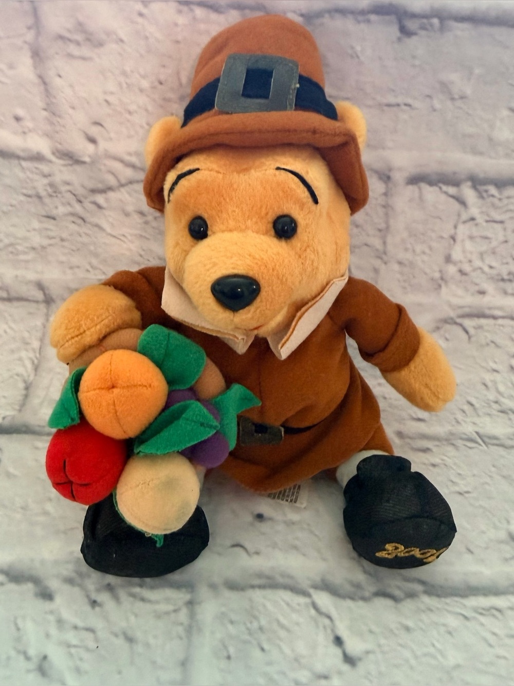 Disney Winnie the Pooh Pilgrim Thanksgiving Plush 2001 8"